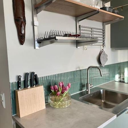 Newly Built Bright Apartment, Close To Everything If You Want To Visit Stockholm, You Will Find The Perfect Accommodation Here! Ferry Line 80 Makes It Very Convenient And Easy To Get To The City Center ناكا المظهر الخارجي الصورة