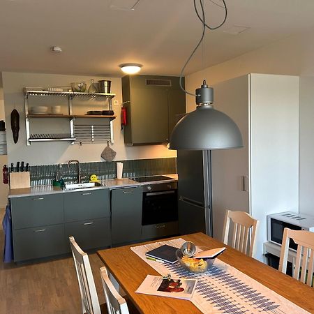 Newly Built Bright Apartment, Close To Everything If You Want To Visit Stockholm, You Will Find The Perfect Accommodation Here! Ferry Line 80 Makes It Very Convenient And Easy To Get To The City Center ناكا المظهر الخارجي الصورة