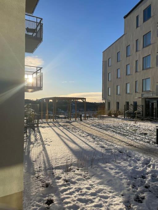 Newly Built Bright Apartment, Close To Everything If You Want To Visit Stockholm, You Will Find The Perfect Accommodation Here! Ferry Line 80 Makes It Very Convenient And Easy To Get To The City Center ناكا المظهر الخارجي الصورة