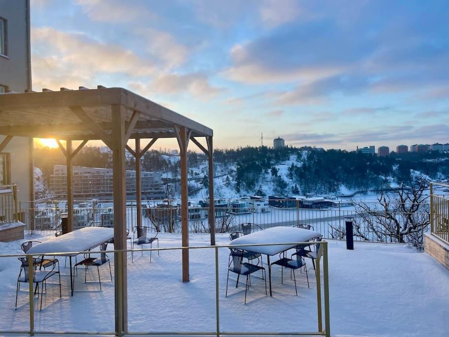 Newly Built Bright Apartment, Close To Everything If You Want To Visit Stockholm, You Will Find The Perfect Accommodation Here! Ferry Line 80 Makes It Very Convenient And Easy To Get To The City Center ناكا المظهر الخارجي الصورة