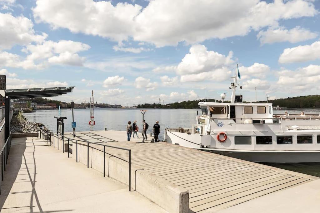 Newly Built Bright Apartment, Close To Everything If You Want To Visit Stockholm, You Will Find The Perfect Accommodation Here! Ferry Line 80 Makes It Very Convenient And Easy To Get To The City Center ناكا المظهر الخارجي الصورة