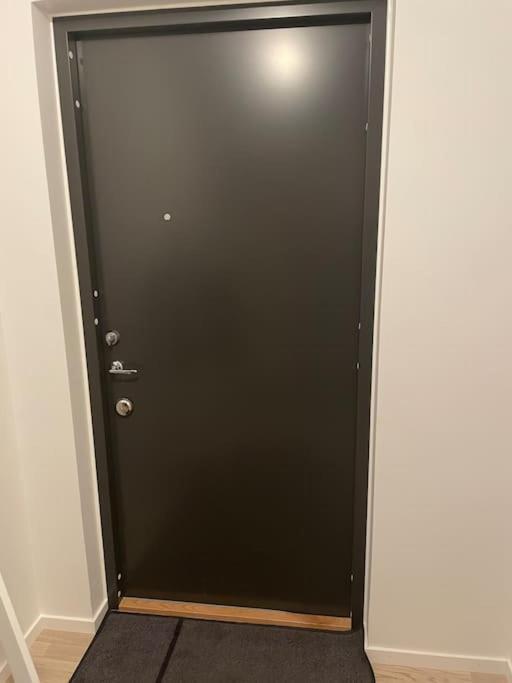 Newly Built Bright Apartment, Close To Everything If You Want To Visit Stockholm, You Will Find The Perfect Accommodation Here! Ferry Line 80 Makes It Very Convenient And Easy To Get To The City Center ناكا المظهر الخارجي الصورة