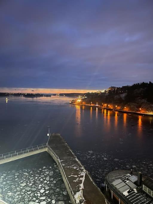 Newly Built Bright Apartment, Close To Everything If You Want To Visit Stockholm, You Will Find The Perfect Accommodation Here! Ferry Line 80 Makes It Very Convenient And Easy To Get To The City Center ناكا المظهر الخارجي الصورة