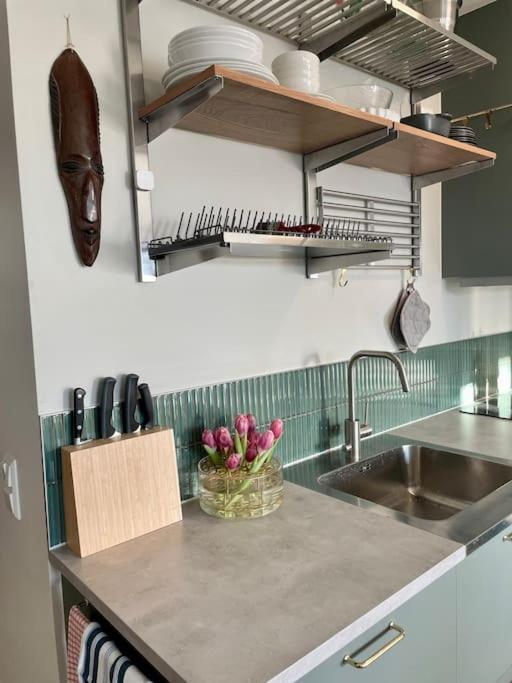 Newly Built Bright Apartment, Close To Everything If You Want To Visit Stockholm, You Will Find The Perfect Accommodation Here! Ferry Line 80 Makes It Very Convenient And Easy To Get To The City Center ناكا المظهر الخارجي الصورة