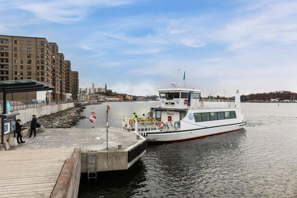 Newly Built Bright Apartment, Close To Everything If You Want To Visit Stockholm, You Will Find The Perfect Accommodation Here! Ferry Line 80 Makes It Very Convenient And Easy To Get To The City Center ناكا المظهر الخارجي الصورة